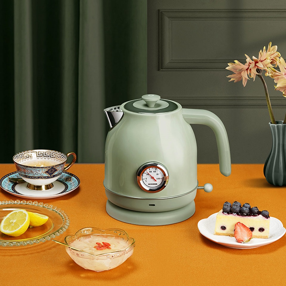Електрочайник Xiaomi O’COOKER Electric Kettle зеленого кольору на столі